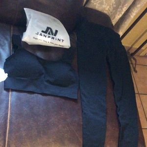 Brand new size small janprint exercise outfit!